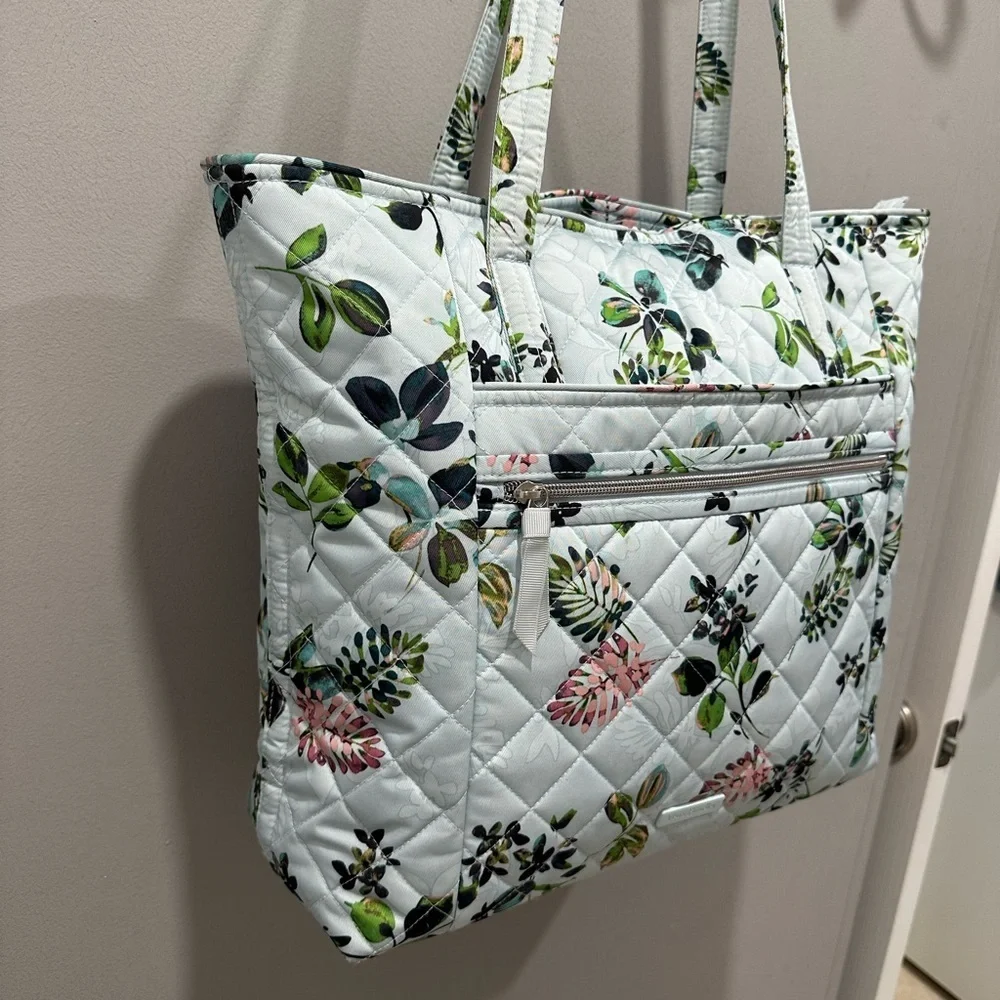 Vera Bradley Seawater Blooms Large Zippered Tote in Performance Twill (NWOT)